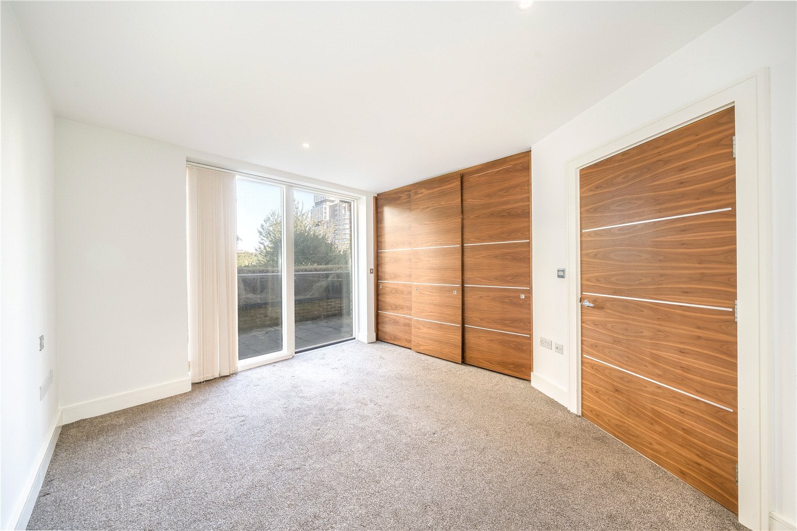 Flat Weigall Road in Greater London