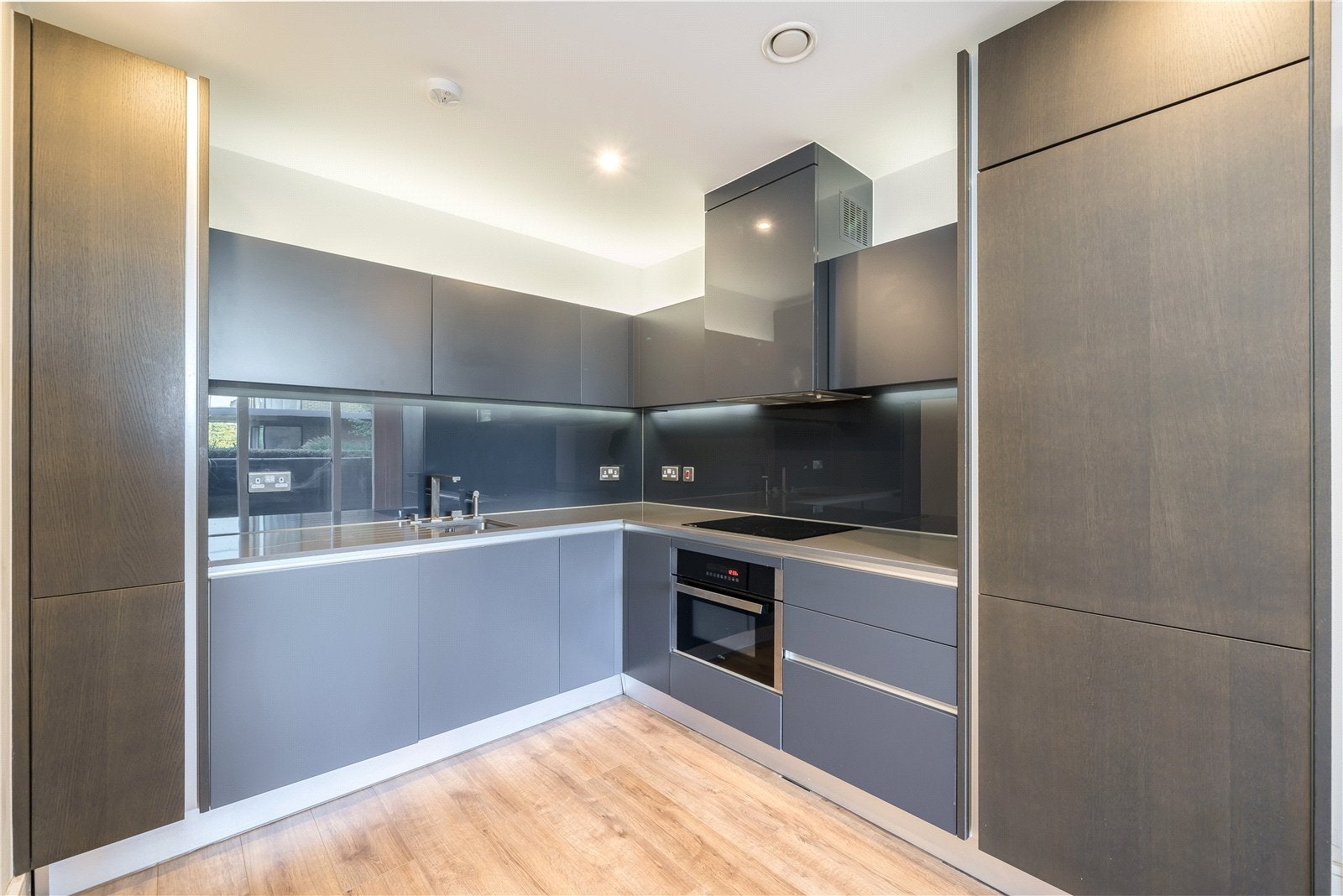 Flat Weigall Road in Greater London