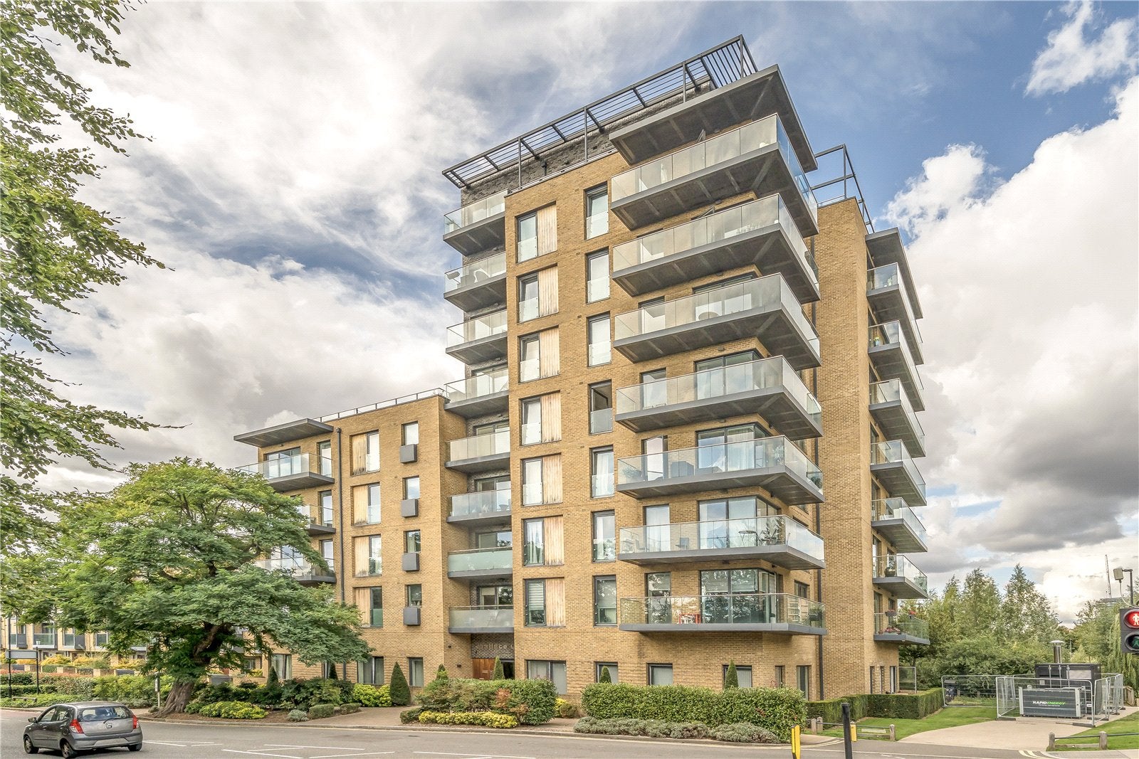 Flat Weigall Road in Greater London