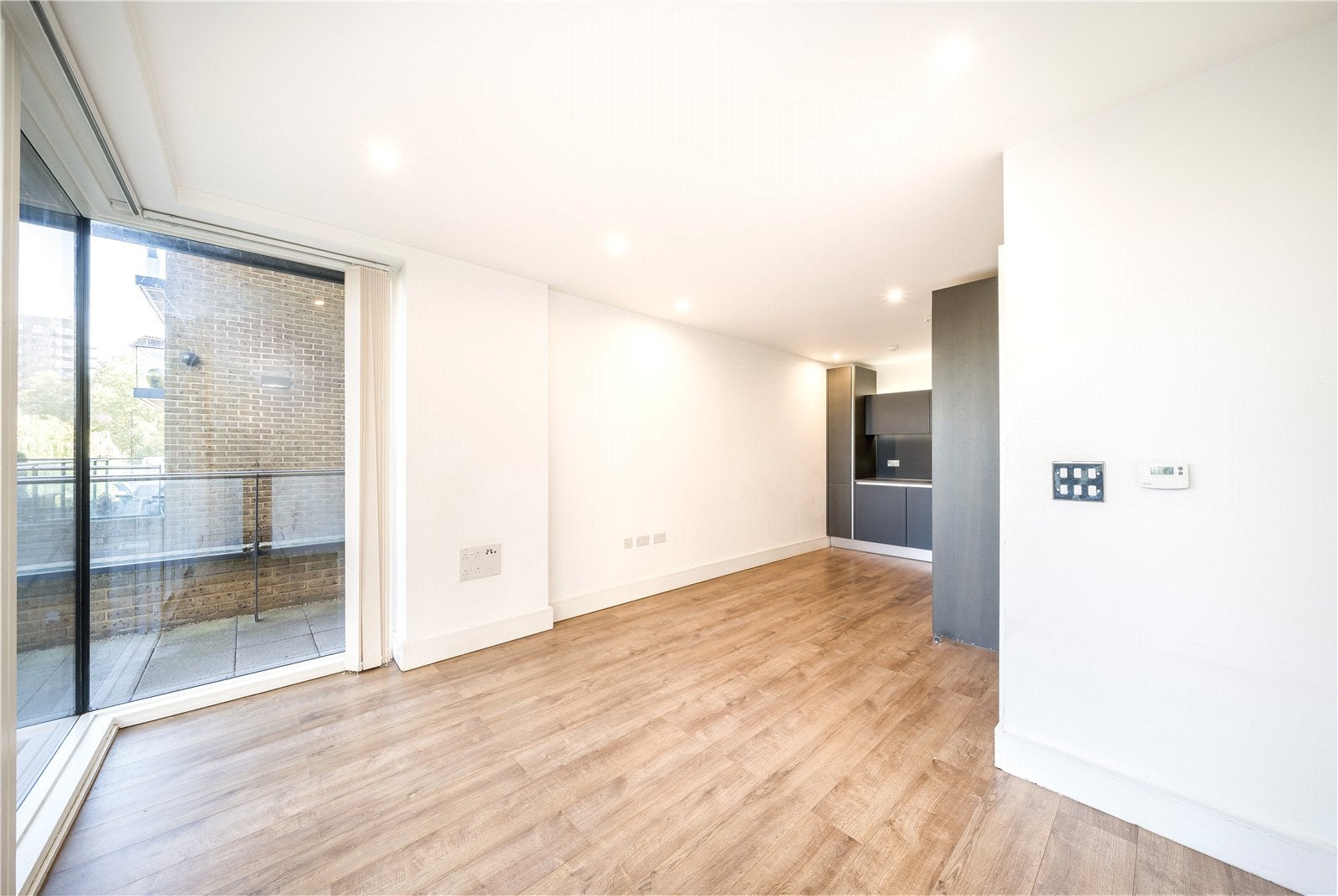 Flat Weigall Road in Greater London