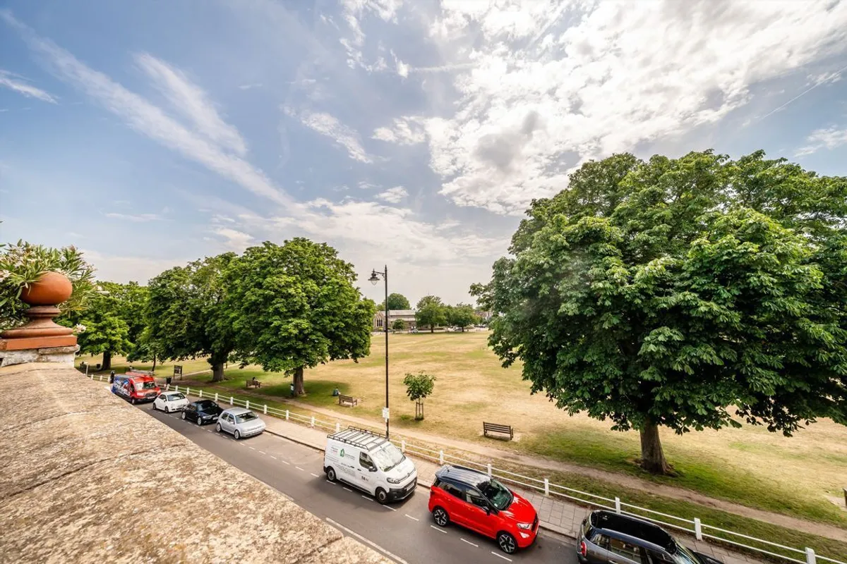 Flat The Green in Greater London