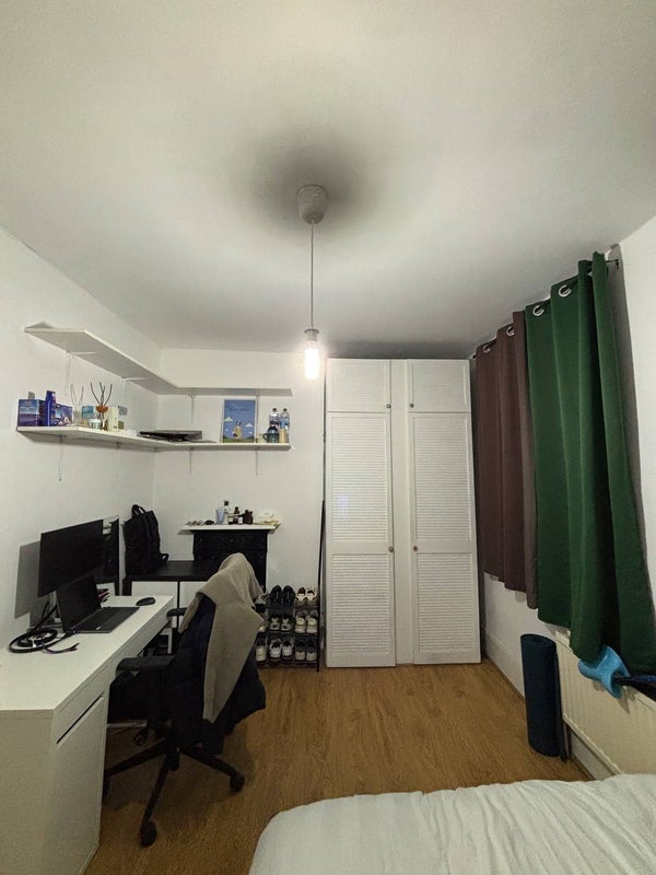 Room Toynbee Street in Greater London