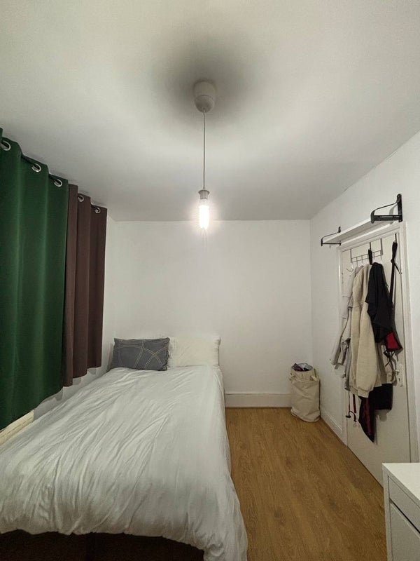 Room Toynbee Street in Greater London