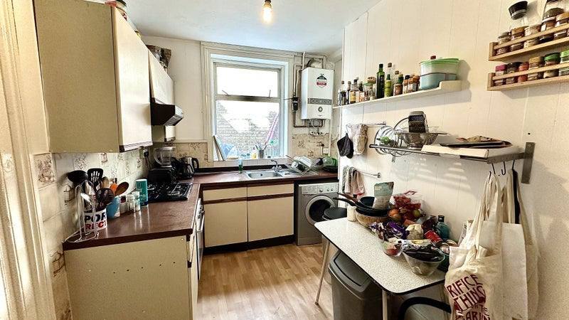 Room Toynbee Street in Greater London