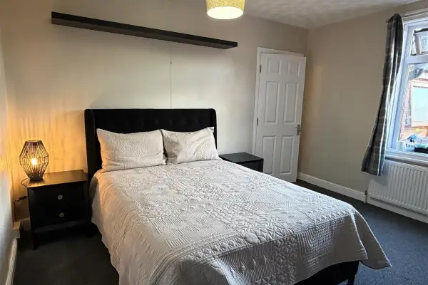 Room Westfield Road in Wellingborough