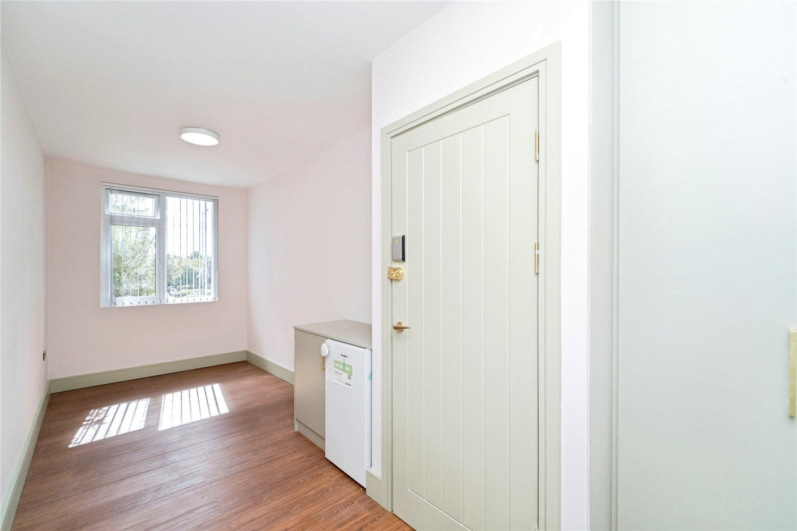 Room Nigel Close in Greater London