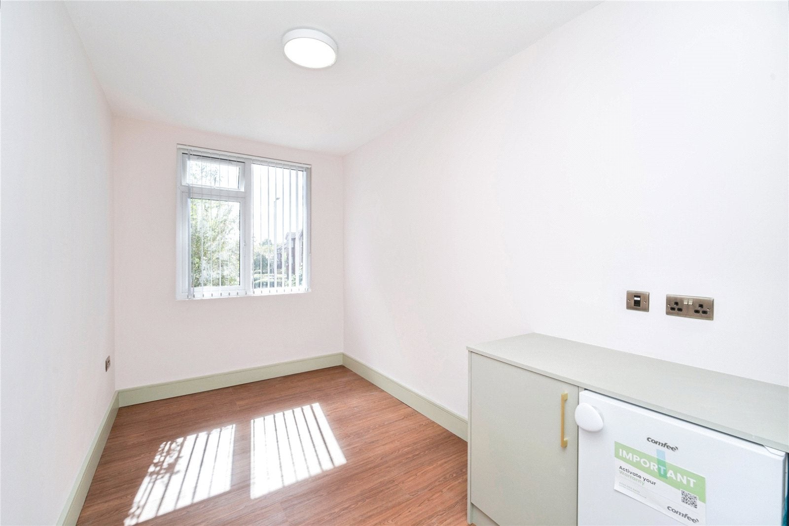 Room Nigel Close in Greater London