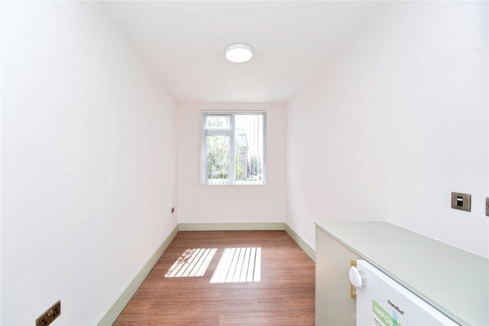 Room Nigel Close in Greater London