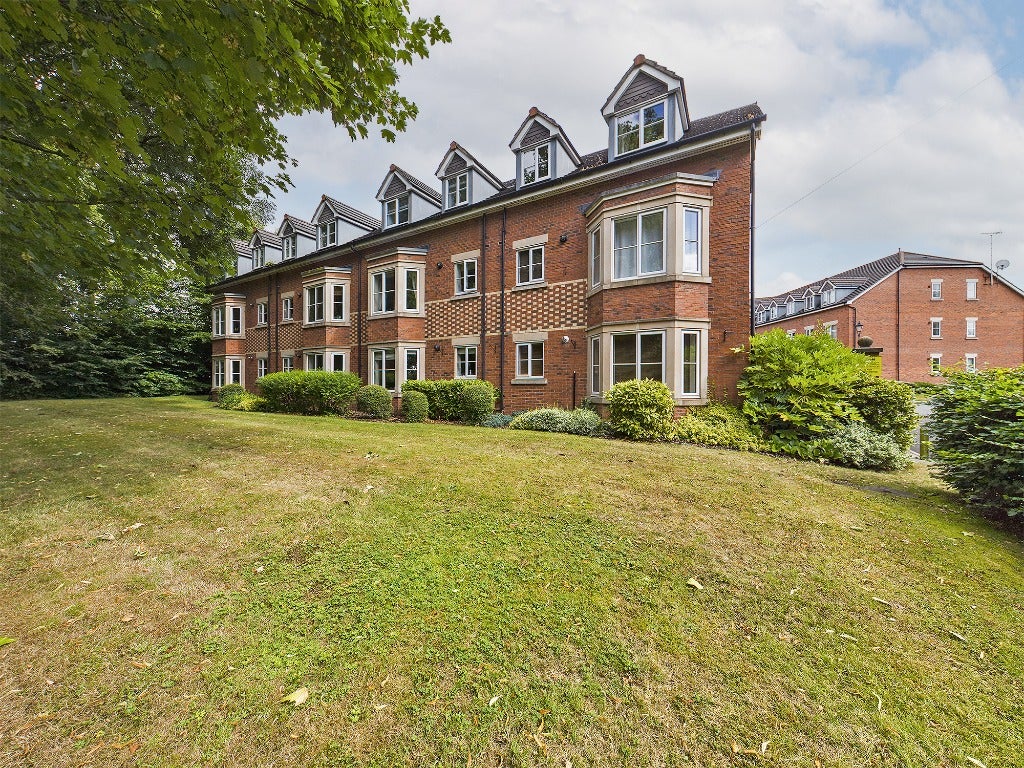 Flat Wycliffe Court in Chester