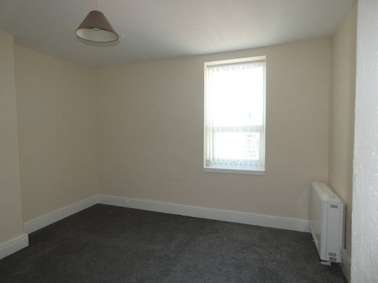 Flat Osbourne Way in Preston