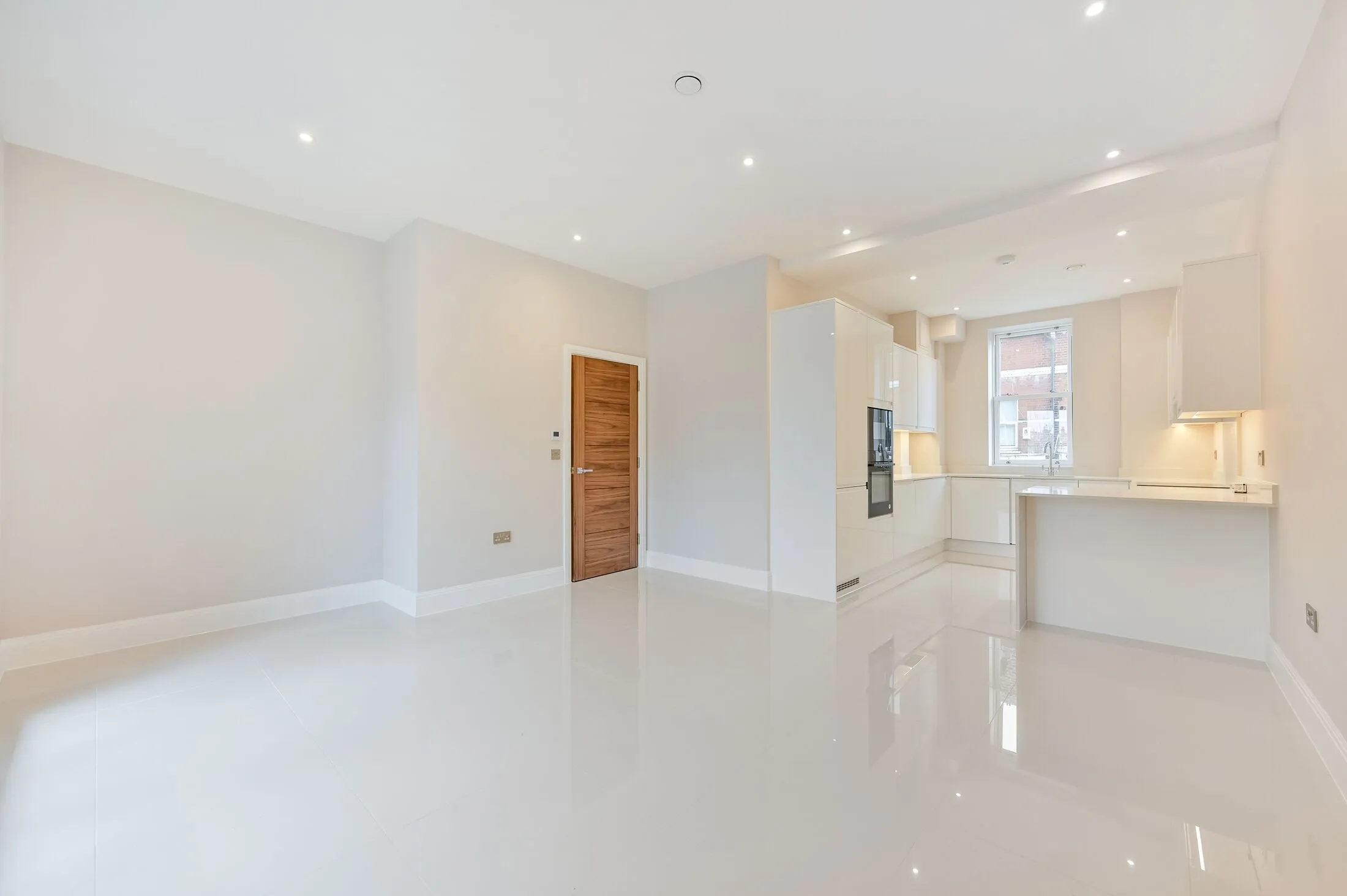 Flat Merton Road in Greater London