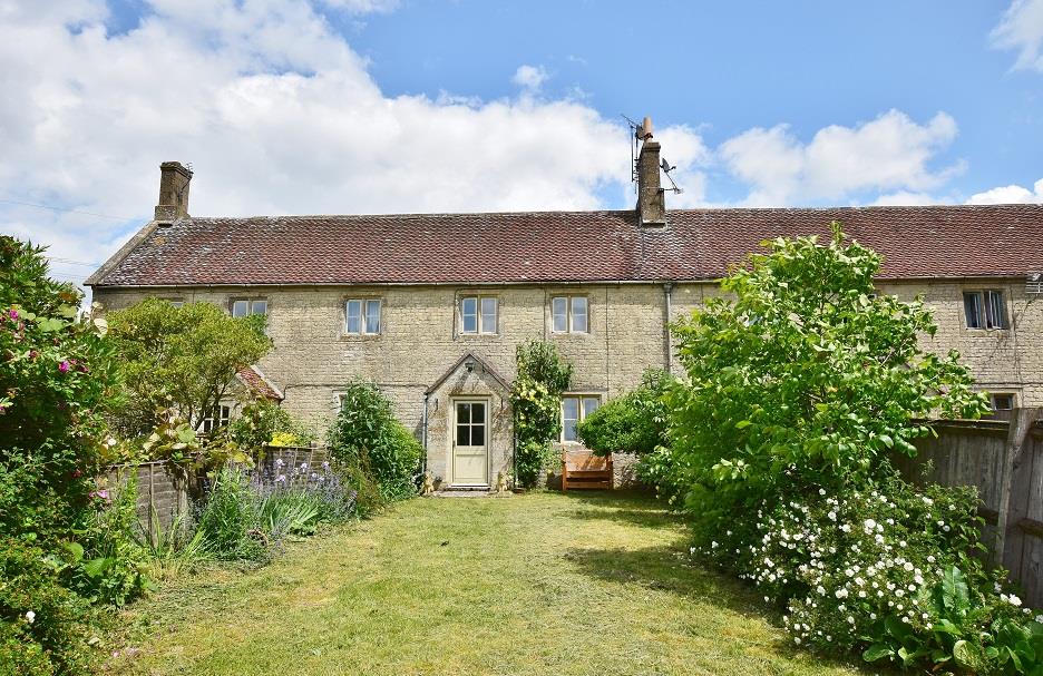 House Bibury Road in Cotswold District