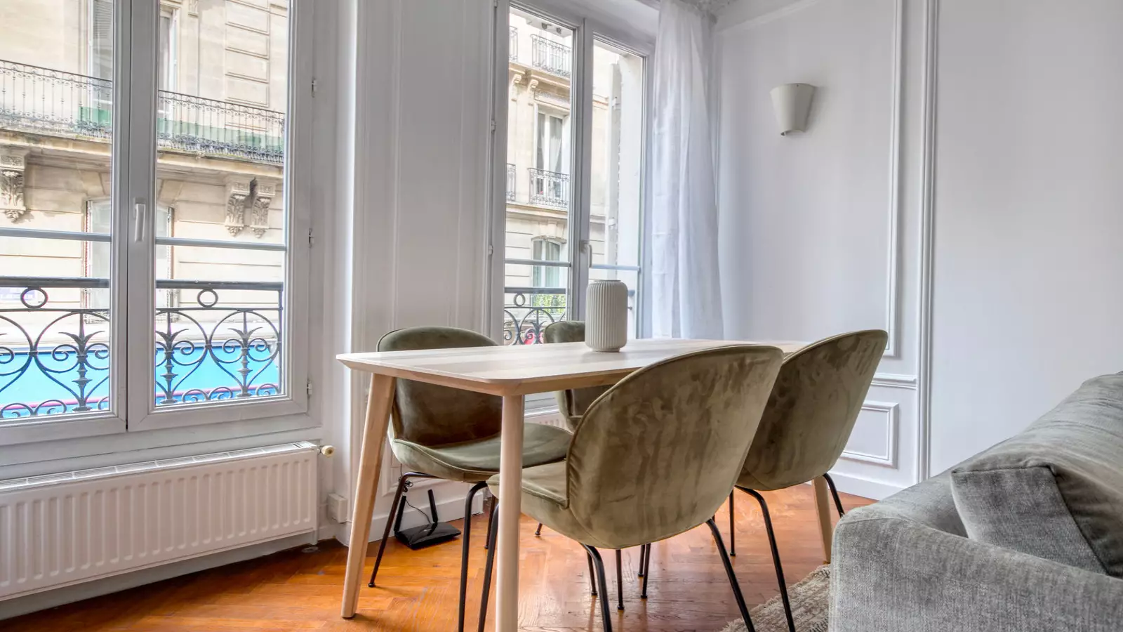 Flat Rue Faraday in Paris