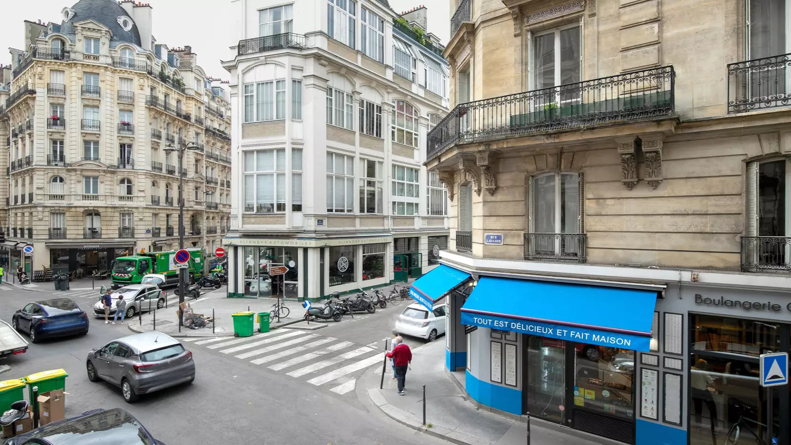Flat Rue Faraday in Paris