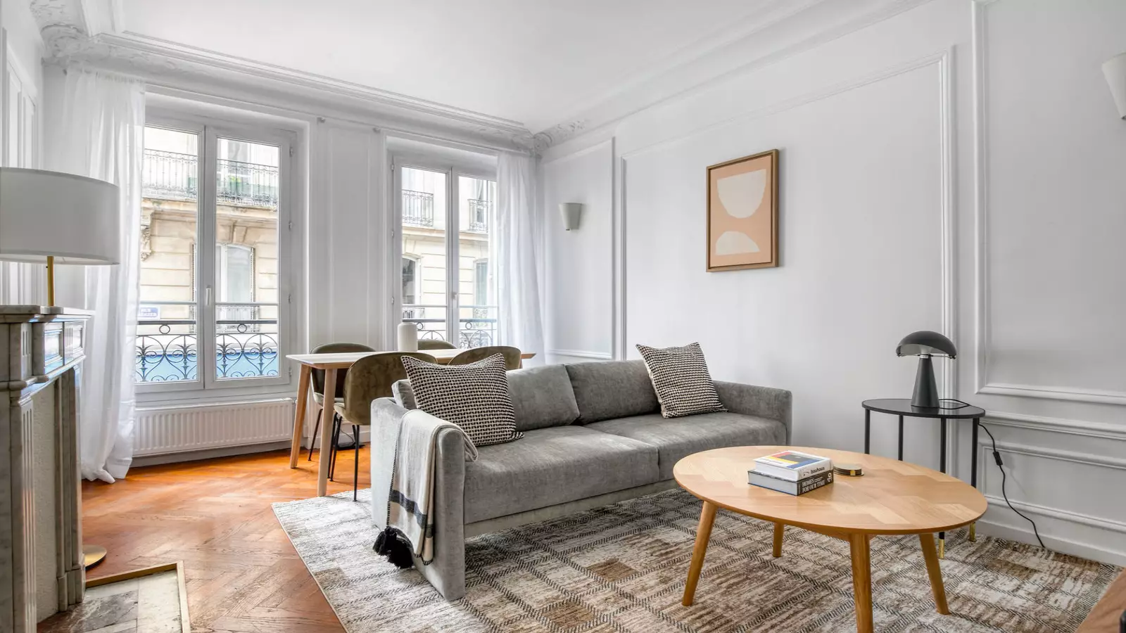 Flat Rue Faraday in Paris