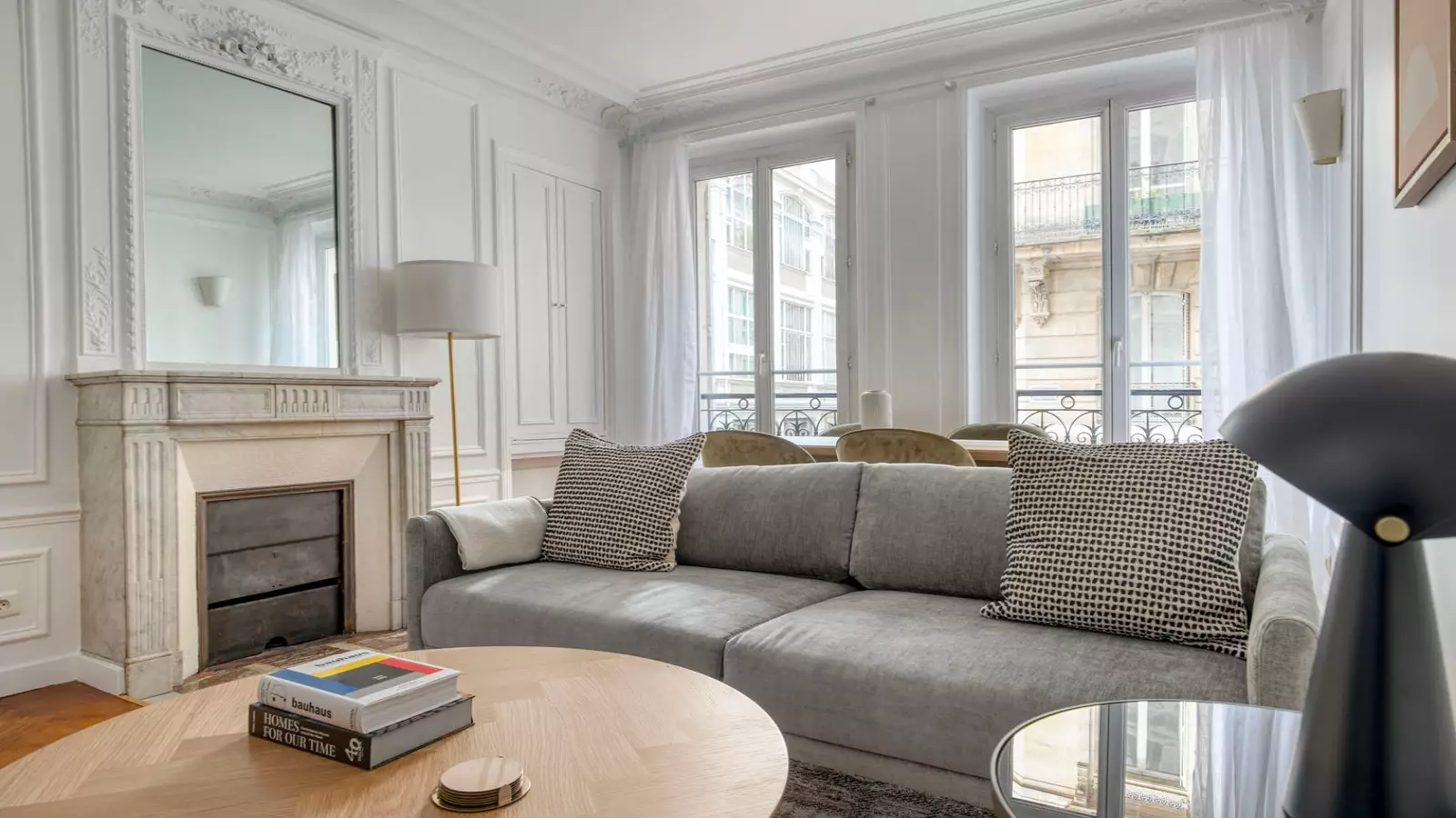 Flat Rue Faraday in Paris