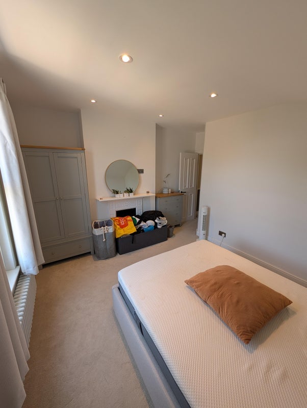 Room Norfolk House Road in Greater London