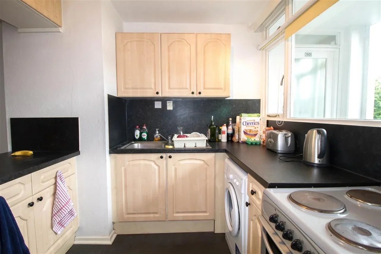 Flat Kersfield Road in Greater London