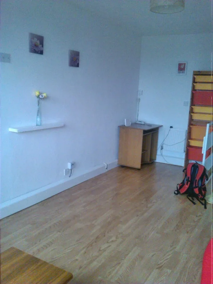 Flat Oxestalls Road in Greater London