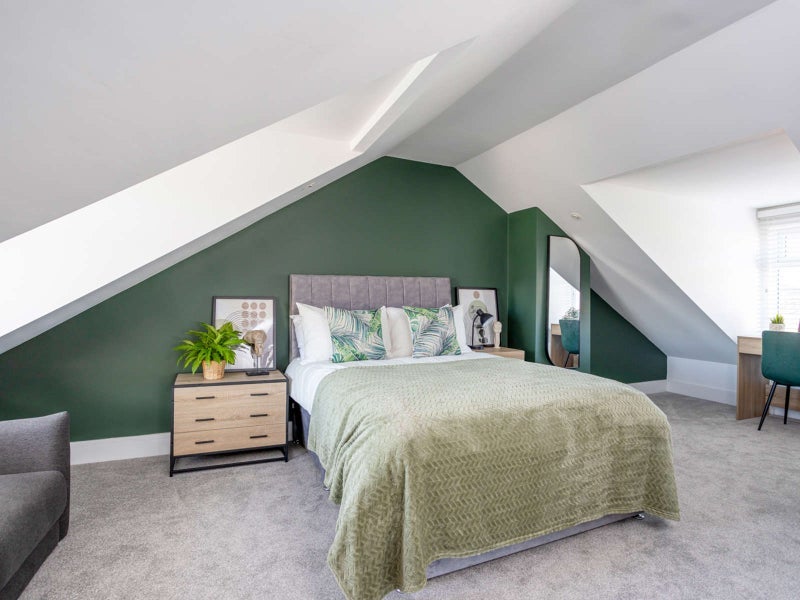 Room Ringwood Road in Poole