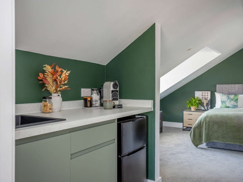 Room Ringwood Road in Poole