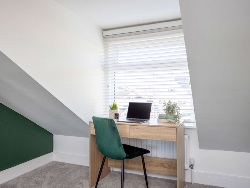 Room Ringwood Road in Poole
