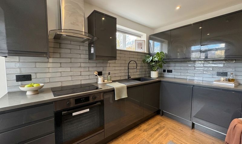 Flat Hatherley Road in Greater London