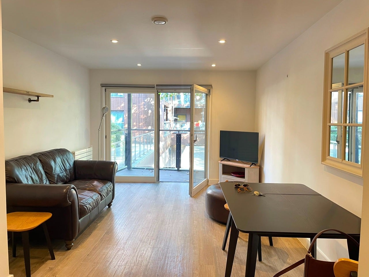 Flat Clapham Road in Greater London