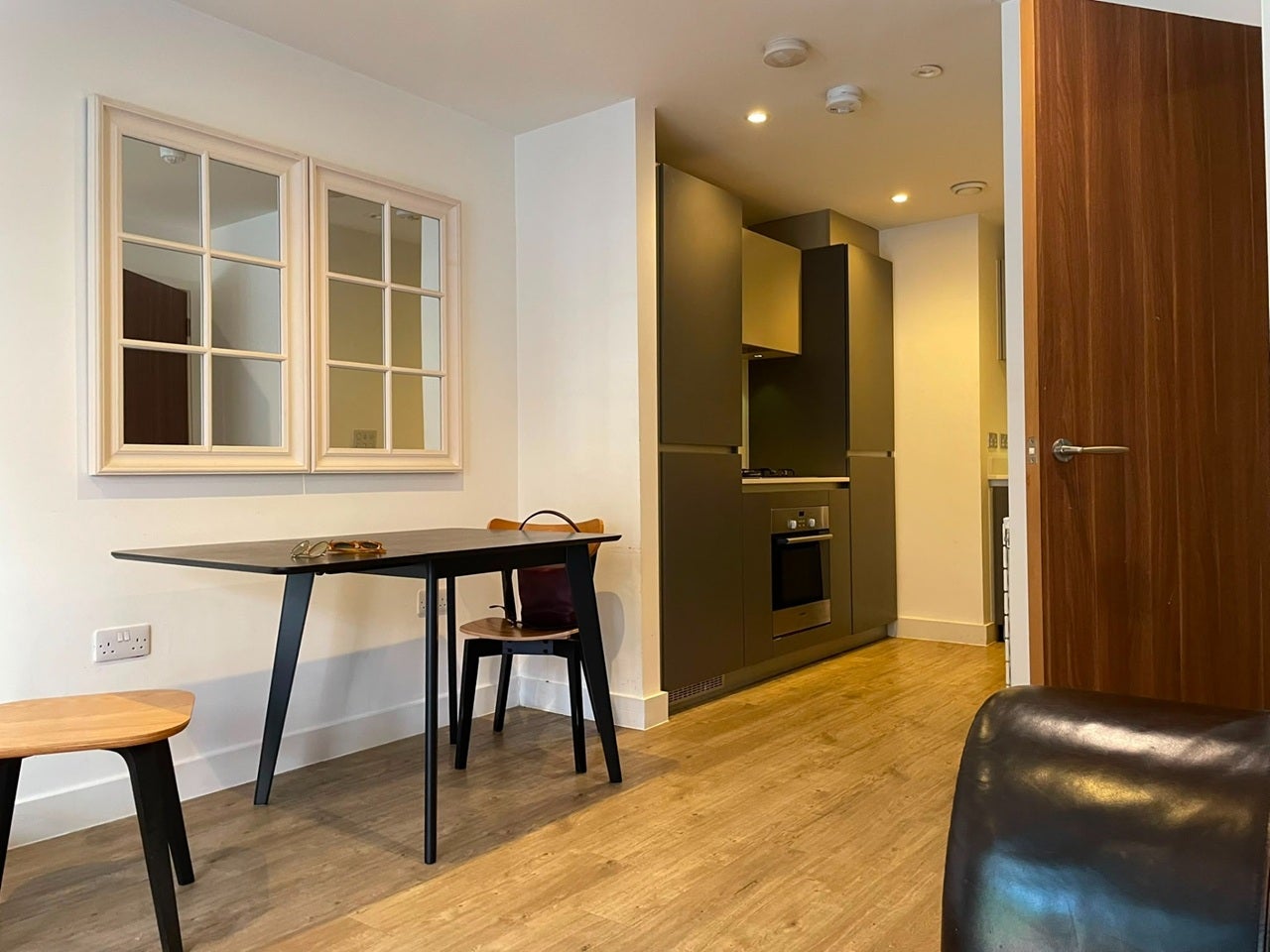 Flat Clapham Road in Greater London
