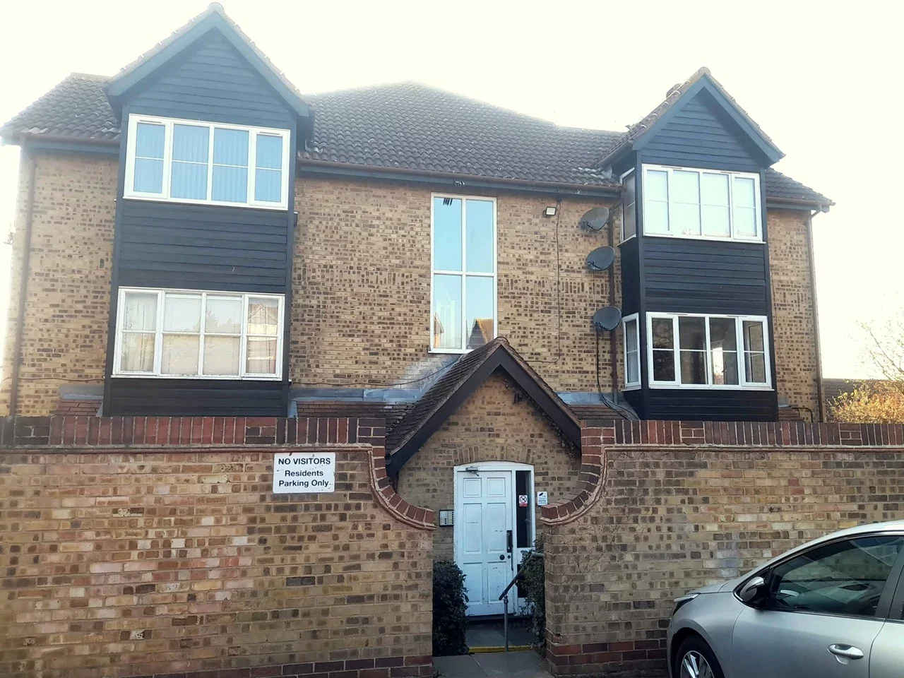 Flat Knights Manor Way in Dartford