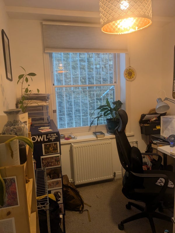 Room Queen's Drive in Greater London