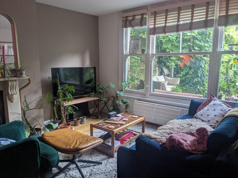 Room Queen's Drive in Greater London
