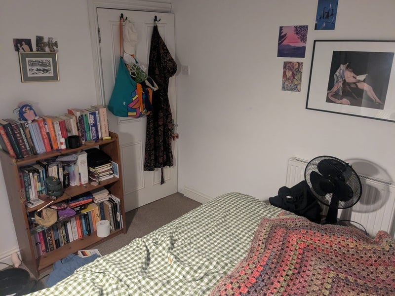 Room Queen's Drive in Greater London