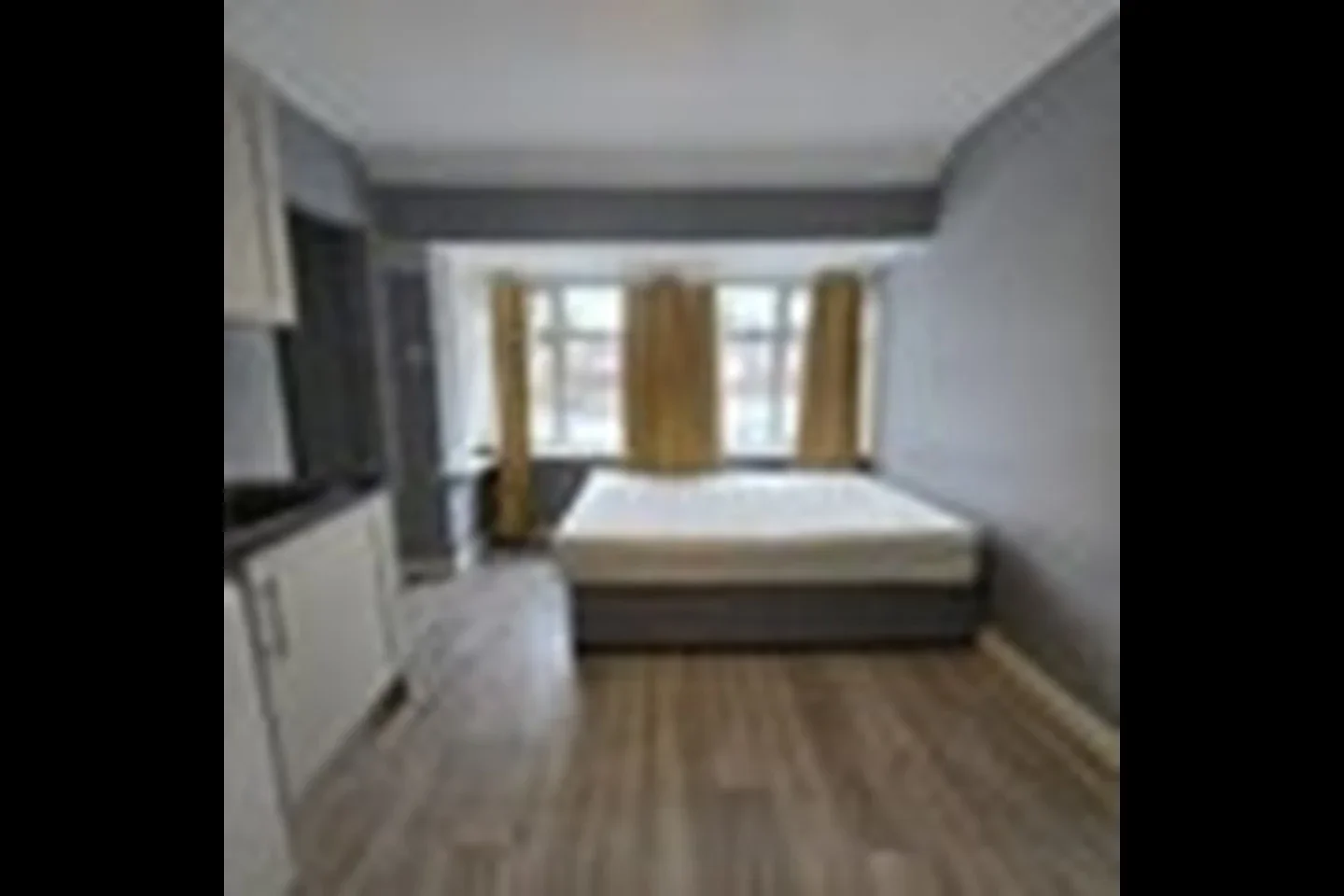 Flat Whittington Avenue in Greater London