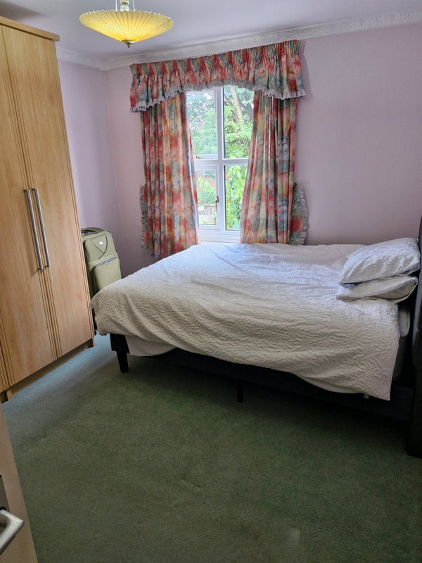 Room Riddfield Road in Birmingham