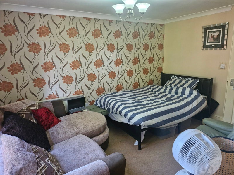 Room Riddfield Road in Birmingham