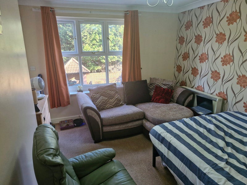 Room Riddfield Road in Birmingham