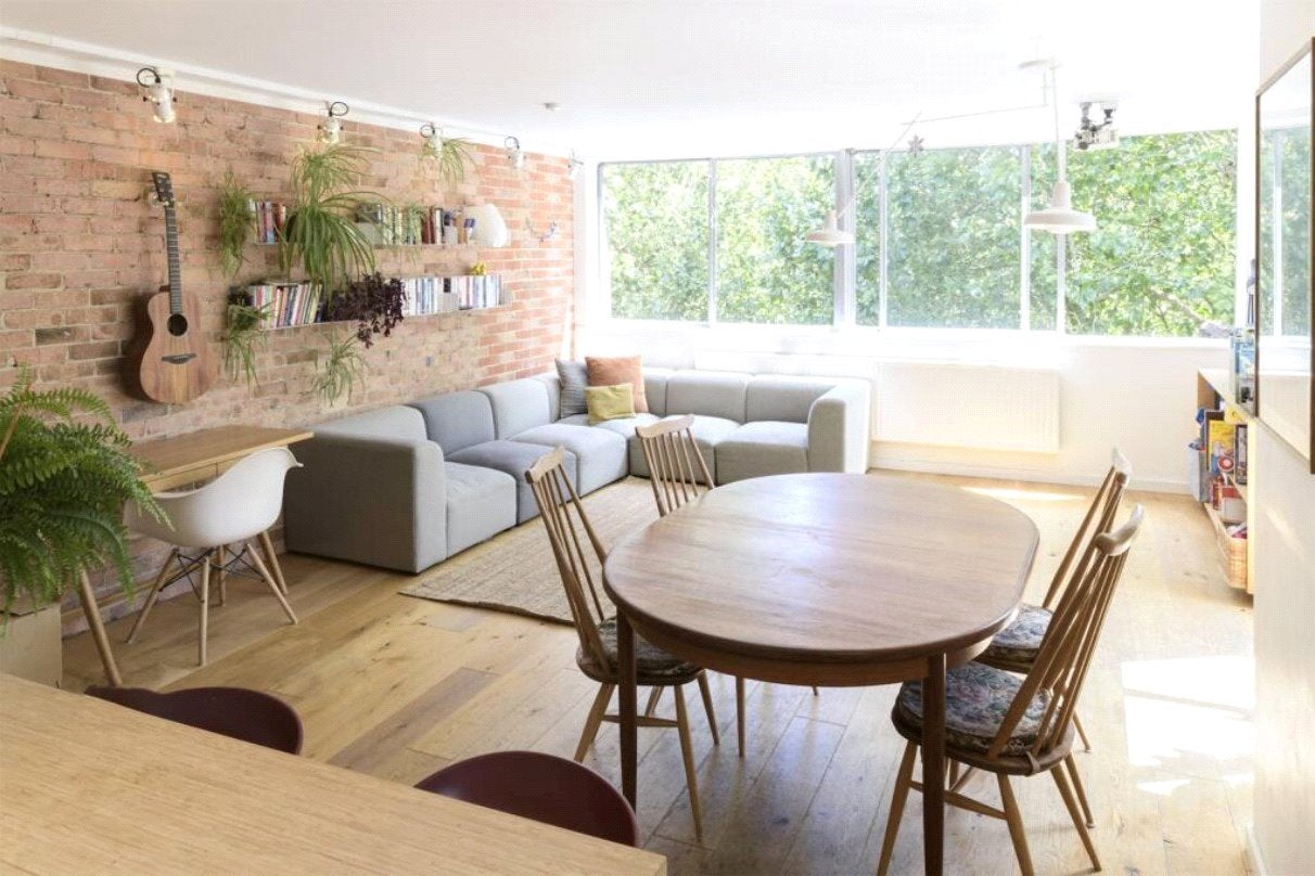 Flat Whitchurch Road in Greater London