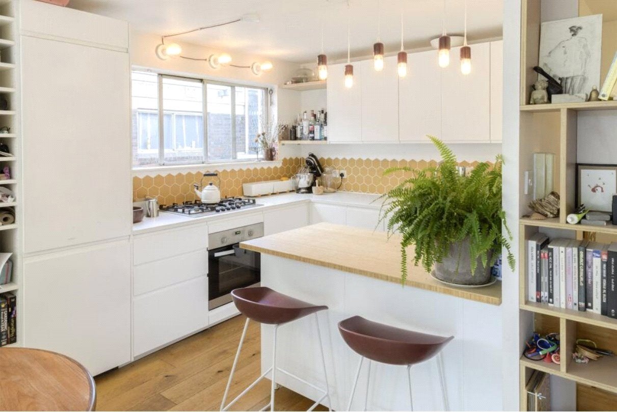 Flat Whitchurch Road in Greater London