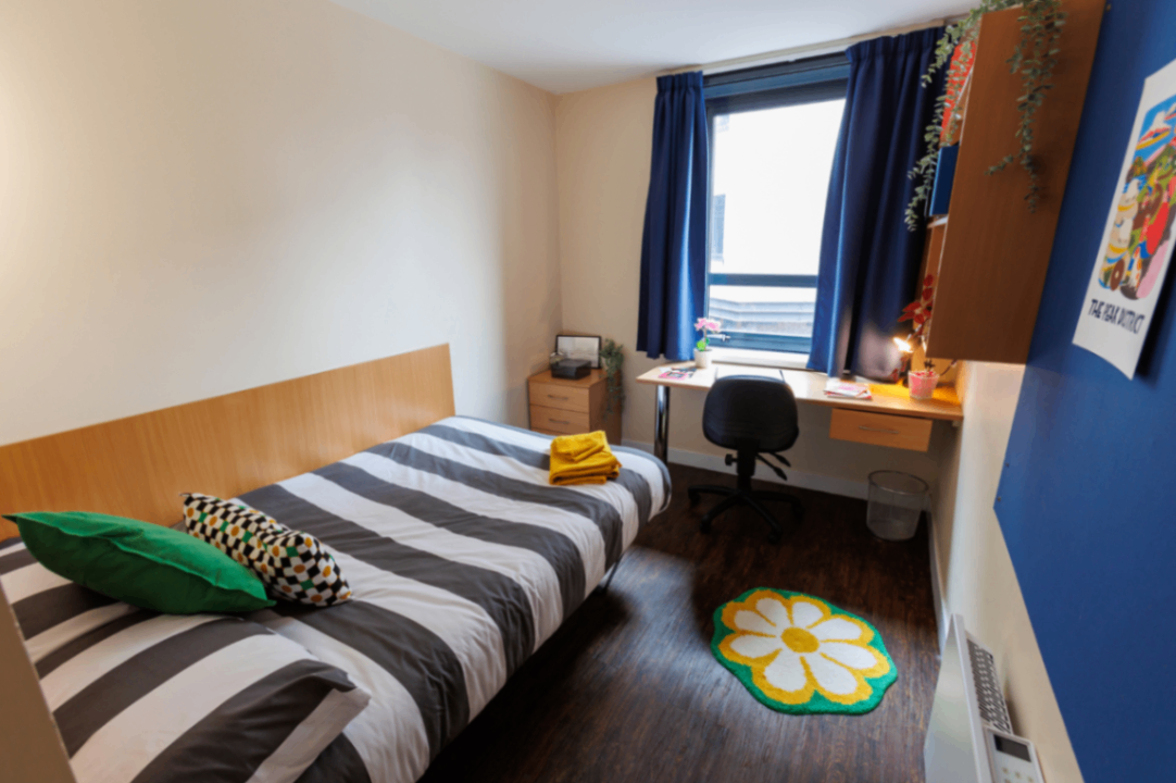 Room Saint Mary's Road in Sheffield