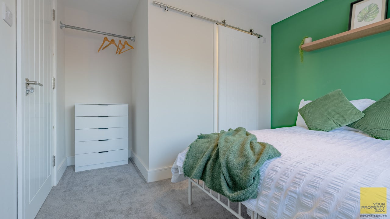 Flat Greenford Gardens in Worcester