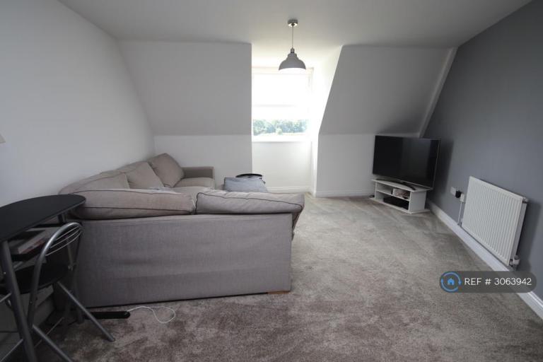 Flat Tanners Close in Greater London