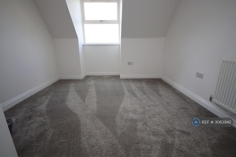 Flat Tanners Close in Greater London