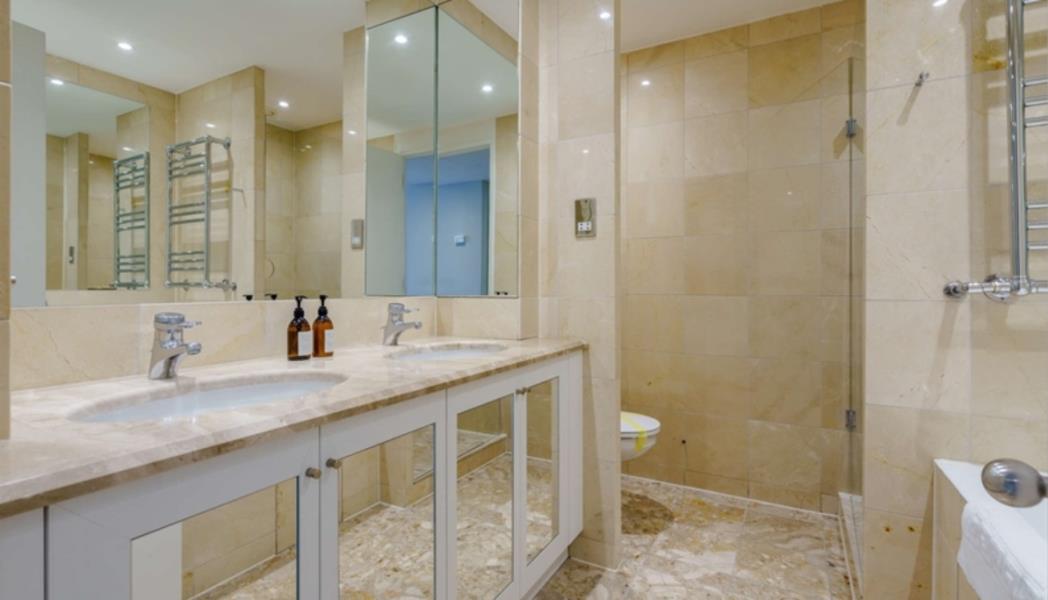 Flat Canary Riverside in Greater London