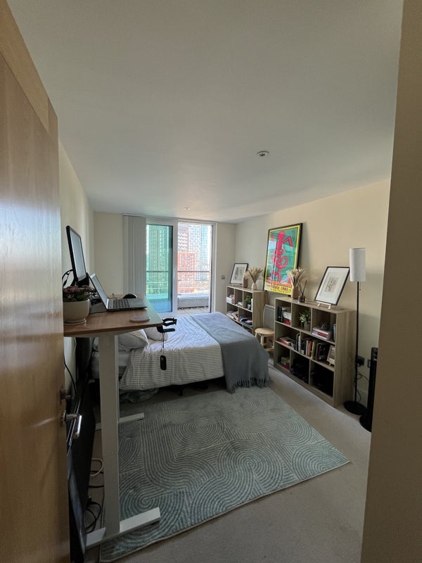 Room Nine Elms Lane in Greater London
