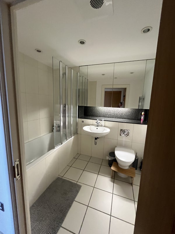 Room Nine Elms Lane in Greater London