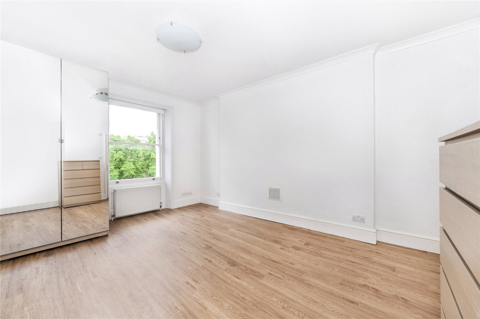 Flat Royal Crescent in Greater London