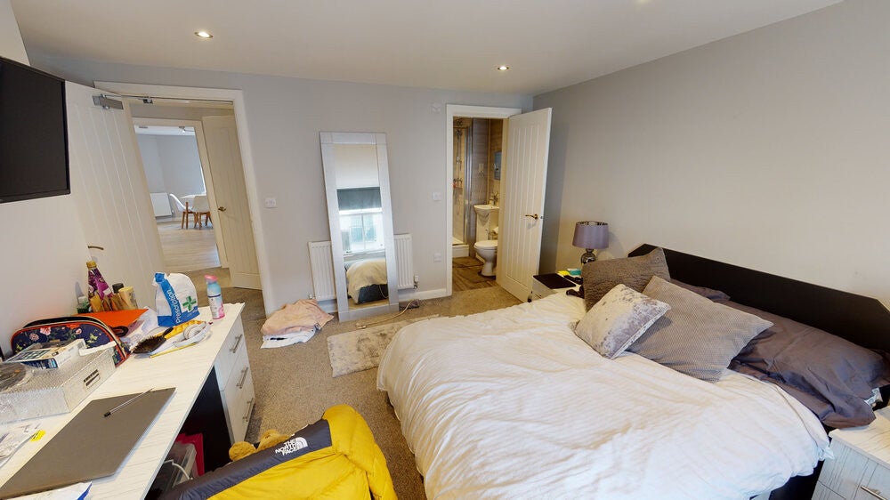 Flat Otley Road in Leeds