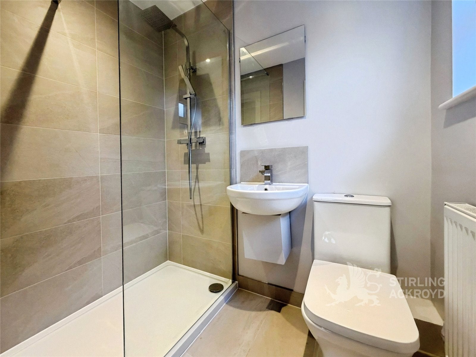 Room Applegarth Avenue in Guildford
