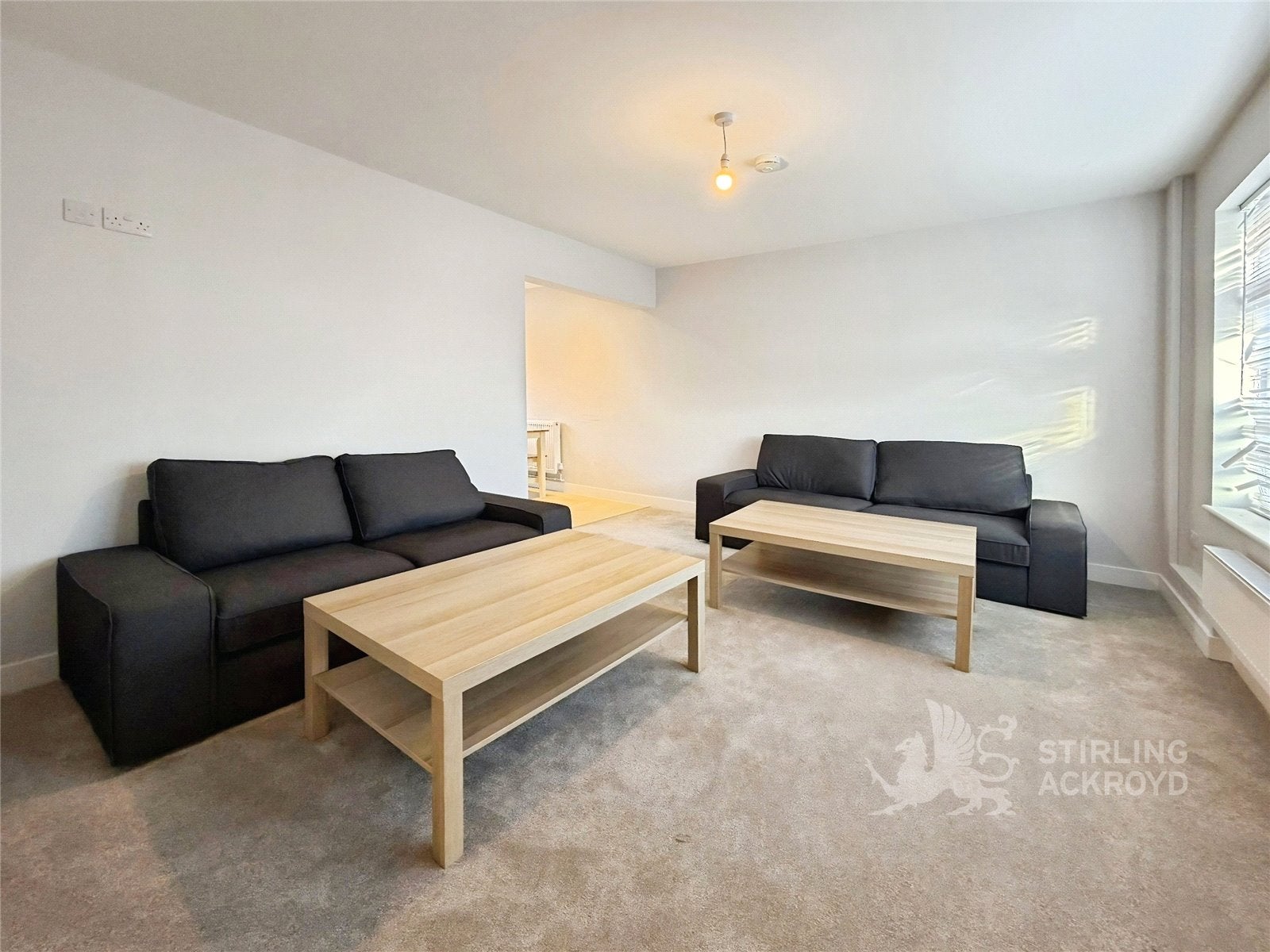 Room Applegarth Avenue in Guildford